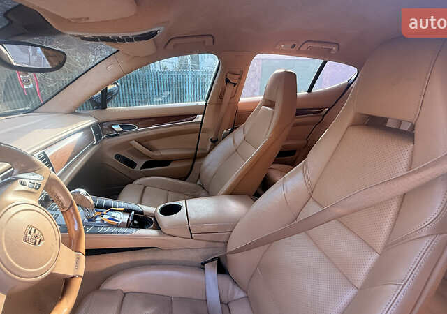 Черный Порше Панамера, объемом двигателя 4.8 л и пробегом 153 тыс. км за 16500 $, фото 12 на Automoto.ua