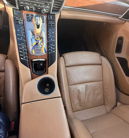 Черный Порше Панамера, объемом двигателя 4.8 л и пробегом 153 тыс. км за 16500 $, фото 13 на Automoto.ua