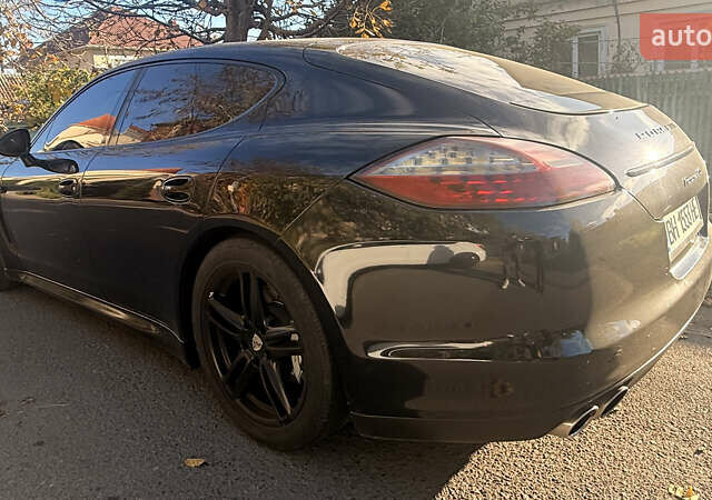 Черный Порше Панамера, объемом двигателя 4.8 л и пробегом 153 тыс. км за 16500 $, фото 7 на Automoto.ua