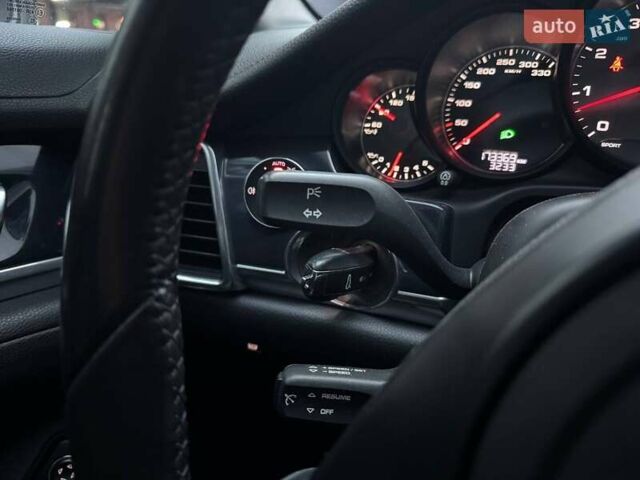 Чорний Порше Panamera, об'ємом двигуна 4.81 л та пробігом 173 тис. км за 15990 $, фото 13 на Automoto.ua