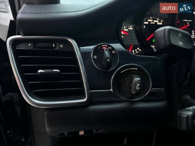 Чорний Порше Panamera, об'ємом двигуна 4.81 л та пробігом 173 тис. км за 15990 $, фото 11 на Automoto.ua