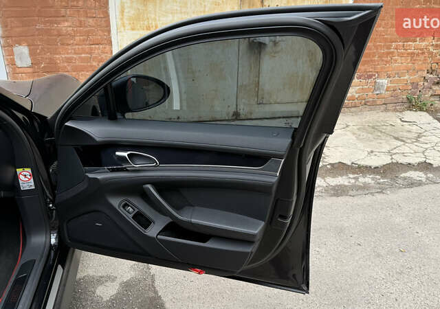 Черный Порше Панамера, объемом двигателя 3.61 л и пробегом 180 тыс. км за 19000 $, фото 22 на Automoto.ua