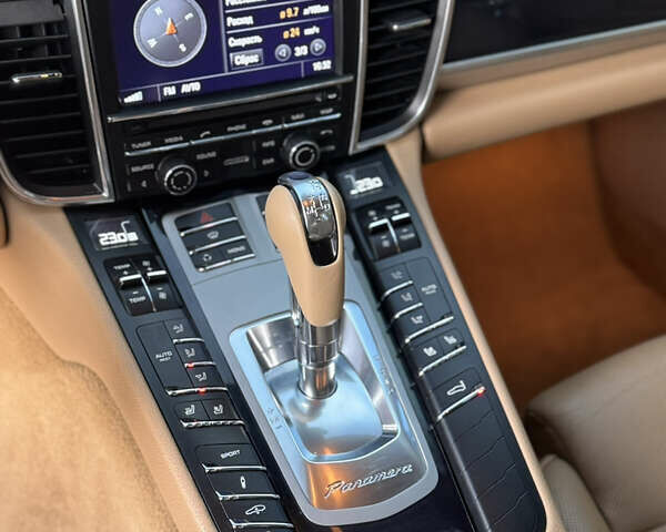 Черный Порше Панамера, объемом двигателя 2.97 л и пробегом 140 тыс. км за 21900 $, фото 12 на Automoto.ua