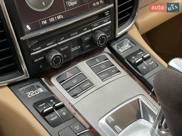 Черный Порше Панамера, объемом двигателя 3 л и пробегом 130 тыс. км за 23490 $, фото 31 на Automoto.ua