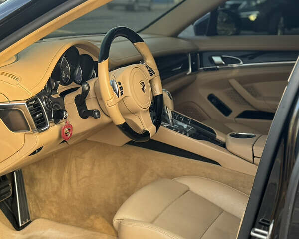 Черный Порше Панамера, объемом двигателя 2.97 л и пробегом 140 тыс. км за 21900 $, фото 11 на Automoto.ua