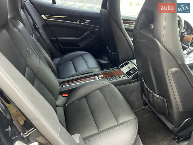 Чорний Порше Panamera, об'ємом двигуна 3.61 л та пробігом 139 тис. км за 39000 $, фото 24 на Automoto.ua