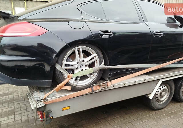 Чорний Порше Panamera, об'ємом двигуна 3.61 л та пробігом 139 тис. км за 39000 $, фото 32 на Automoto.ua