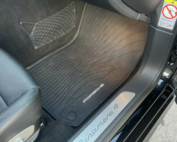 Черный Порше Панамера, объемом двигателя 3.6 л и пробегом 108 тыс. км за 27800 $, фото 36 на Automoto.ua