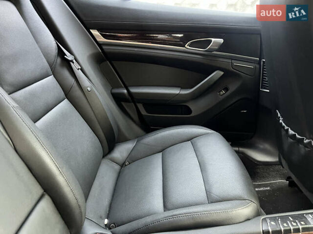 Чорний Порше Panamera, об'ємом двигуна 3.61 л та пробігом 139 тис. км за 39000 $, фото 25 на Automoto.ua