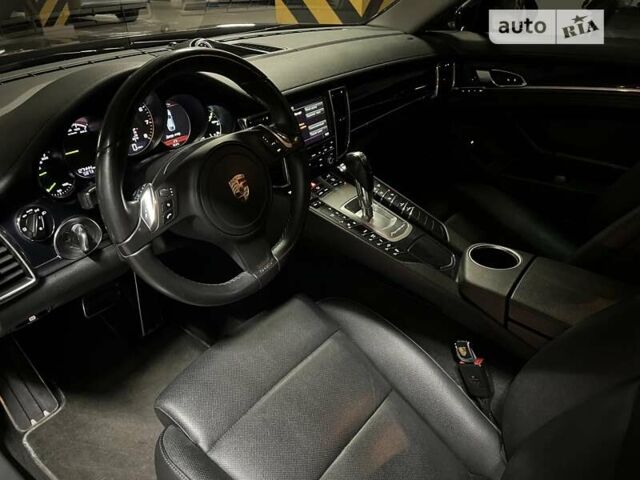 Чорний Порше Panamera, об'ємом двигуна 3 л та пробігом 125 тис. км за 33999 $, фото 27 на Automoto.ua