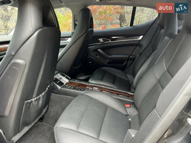 Чорний Порше Panamera, об'ємом двигуна 3.61 л та пробігом 139 тис. км за 39000 $, фото 26 на Automoto.ua