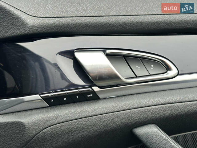 Чорний Порше Panamera, об'ємом двигуна 3 л та пробігом 181 тис. км за 39890 $, фото 41 на Automoto.ua