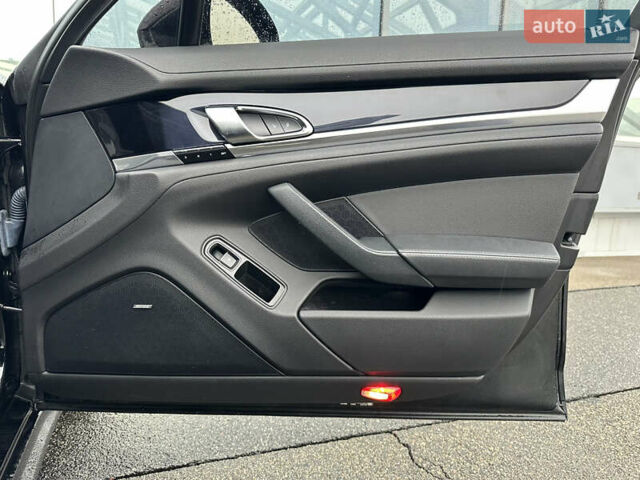 Чорний Порше Panamera, об'ємом двигуна 3 л та пробігом 181 тис. км за 39890 $, фото 40 на Automoto.ua