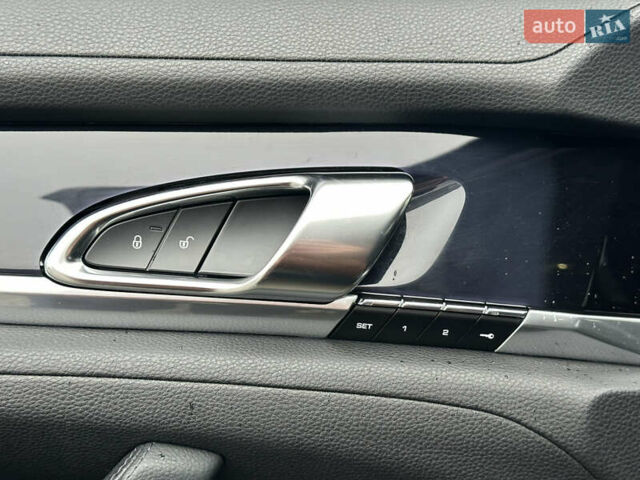 Чорний Порше Panamera, об'ємом двигуна 3 л та пробігом 181 тис. км за 39890 $, фото 26 на Automoto.ua