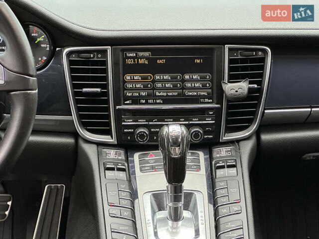 Чорний Порше Panamera, об'ємом двигуна 3 л та пробігом 181 тис. км за 39890 $, фото 50 на Automoto.ua
