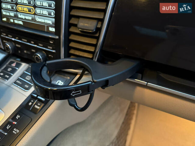 Черный Порше Панамера, объемом двигателя 3.6 л и пробегом 186 тыс. км за 31999 $, фото 34 на Automoto.ua