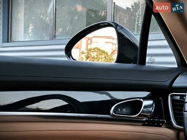 Чорний Порше Panamera, об'ємом двигуна 3 л та пробігом 101 тис. км за 28500 $, фото 39 на Automoto.ua