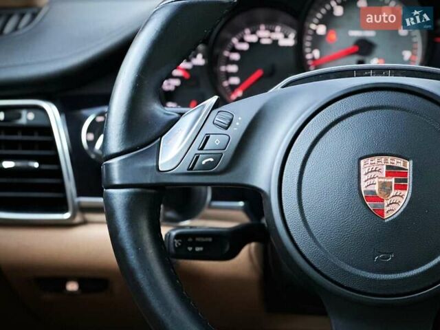 Чорний Порше Panamera, об'ємом двигуна 3 л та пробігом 101 тис. км за 28500 $, фото 35 на Automoto.ua