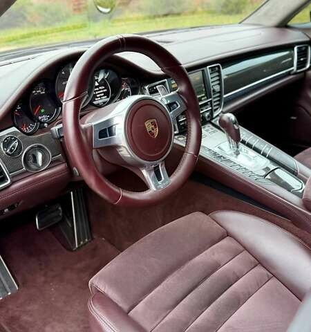 Чорний Порше Panamera, об'ємом двигуна 4.81 л та пробігом 84 тис. км за 42999 $, фото 17 на Automoto.ua