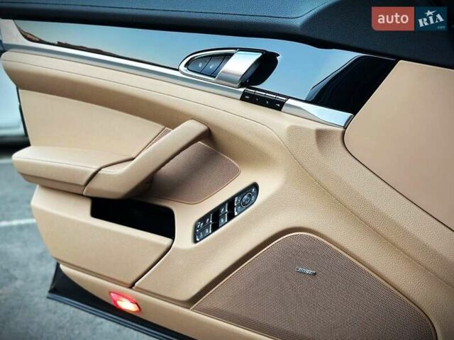 Чорний Порше Panamera, об'ємом двигуна 3 л та пробігом 101 тис. км за 28500 $, фото 16 на Automoto.ua