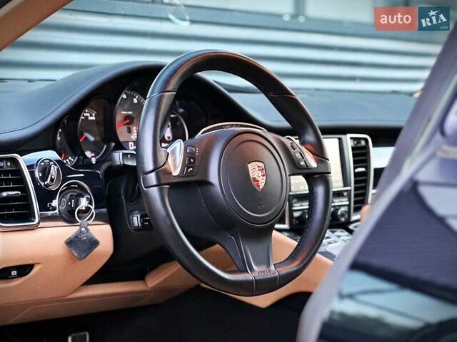 Черный Порше Панамера, объемом двигателя 3 л и пробегом 101 тыс. км за 25000 $, фото 21 на Automoto.ua
