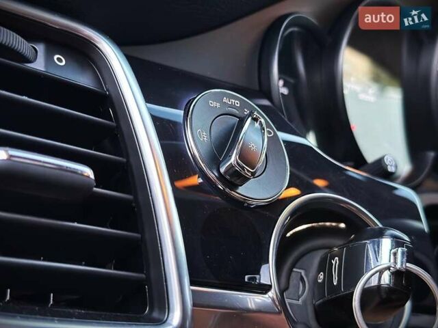 Черный Порше Панамера, объемом двигателя 3 л и пробегом 101 тыс. км за 25000 $, фото 22 на Automoto.ua