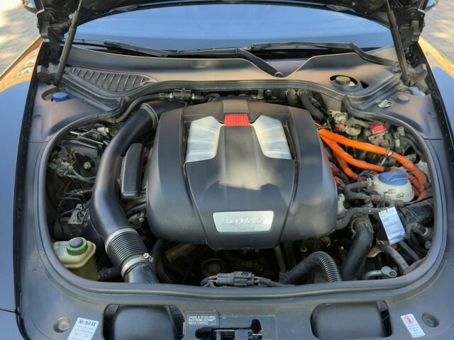 Чорний Порше Panamera, об'ємом двигуна 3 л та пробігом 131 тис. км за 42000 $, фото 23 на Automoto.ua