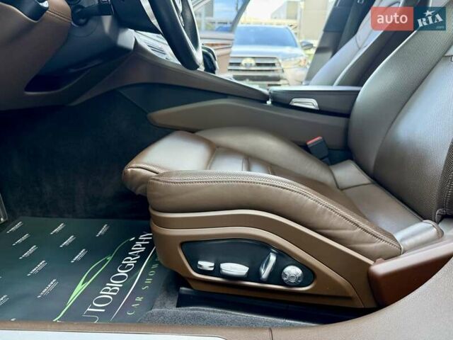 Черный Порше Панамера, объемом двигателя 2.89 л и пробегом 107 тыс. км за 58900 $, фото 32 на Automoto.ua