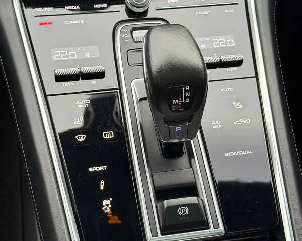 Черный Порше Панамера, объемом двигателя 2.89 л и пробегом 133 тыс. км за 51900 $, фото 9 на Automoto.ua