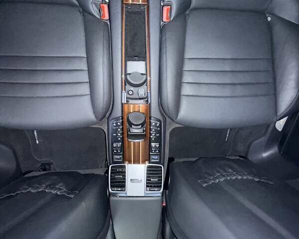 Чорний Порше Panamera, об'ємом двигуна 4.81 л та пробігом 133 тис. км за 29990 $, фото 56 на Automoto.ua