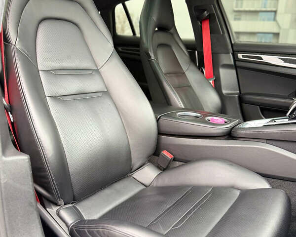 Черный Порше Панамера, объемом двигателя 2.89 л и пробегом 133 тыс. км за 51900 $, фото 6 на Automoto.ua