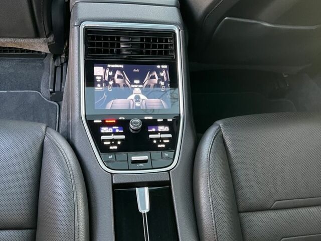 Черный Порше Панамера, объемом двигателя 2.9 л и пробегом 82 тыс. км за 58700 $, фото 7 на Automoto.ua