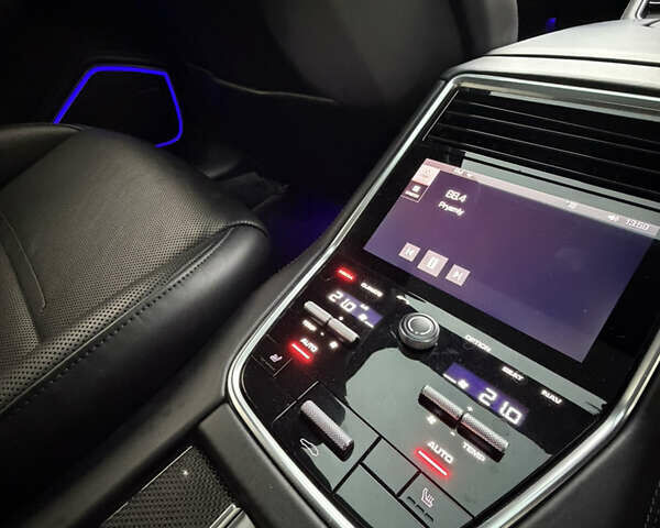 Чорний Порше Panamera, об'ємом двигуна 2.89 л та пробігом 114 тис. км за 63500 $, фото 12 на Automoto.ua