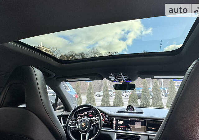 Чорний Порше Panamera, об'ємом двигуна 3 л та пробігом 100 тис. км за 57000 $, фото 25 на Automoto.ua