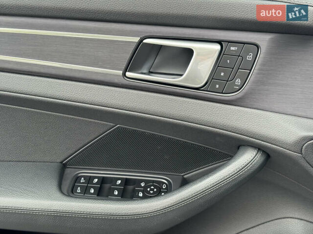 Чорний Порше Panamera, об'ємом двигуна 2.9 л та пробігом 37 тис. км за 89000 $, фото 25 на Automoto.ua