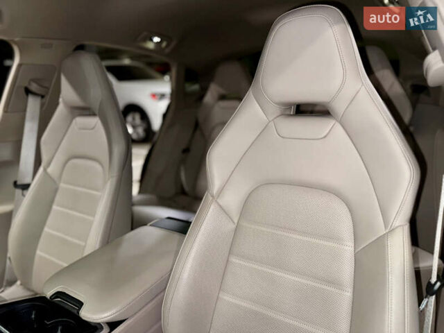 Чорний Порше Panamera, об'ємом двигуна 2.89 л та пробігом 25 тис. км за 155000 $, фото 22 на Automoto.ua