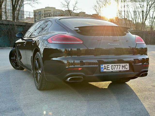 Чорний Порше Panamera, об'ємом двигуна 3 л та пробігом 60 тис. км за 40900 $, фото 4 на Automoto.ua