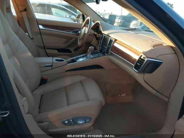 Черный Порше Панамера, объемом двигателя 0 л и пробегом 32 тыс. км за 5000 $, фото 4 на Automoto.ua