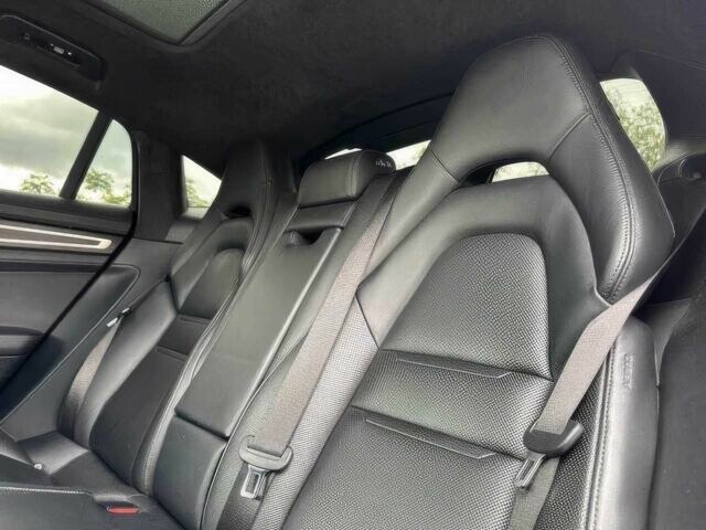 Чорний Порше Panamera, об'ємом двигуна 4 л та пробігом 18 тис. км за 30000 $, фото 13 на Automoto.ua