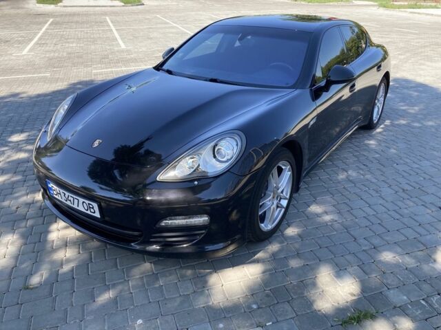 Чорний Порше Panamera, об'ємом двигуна 3 л та пробігом 125 тис. км за 32500 $, фото 1 на Automoto.ua