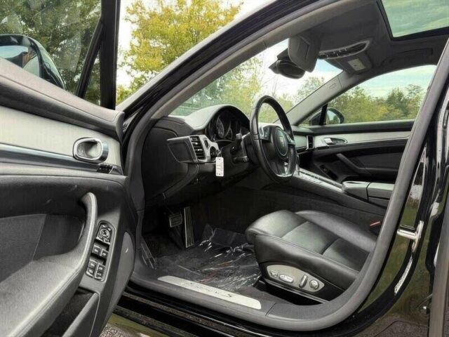 Чорний Порше Panamera, об'ємом двигуна 4.8 л та пробігом 89 тис. км за 11000 $, фото 7 на Automoto.ua