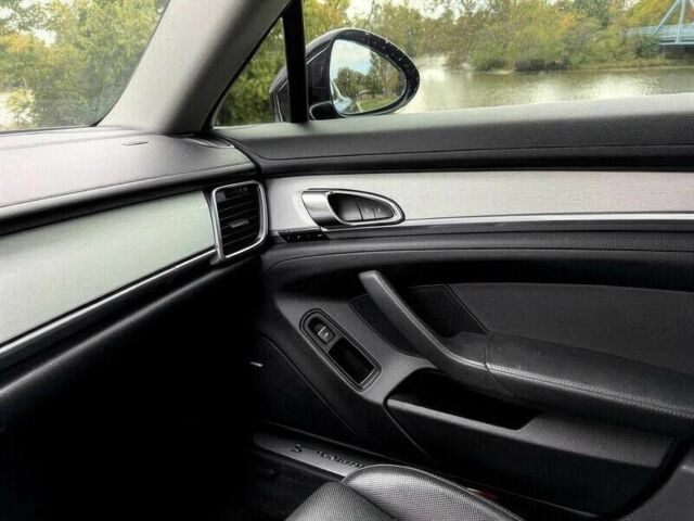 Чорний Порше Panamera, об'ємом двигуна 4.8 л та пробігом 89 тис. км за 11000 $, фото 10 на Automoto.ua