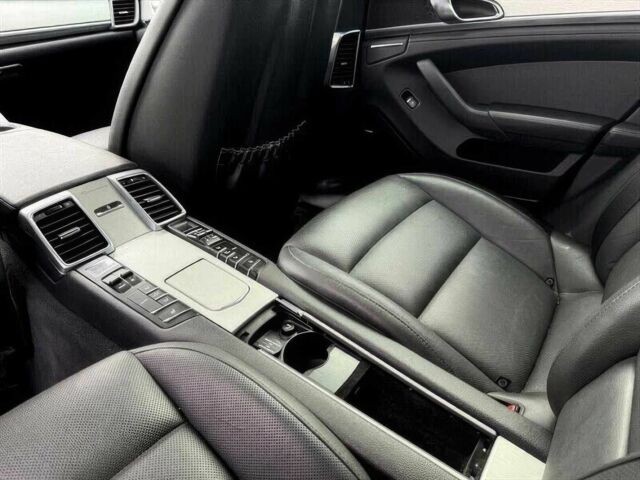 Чорний Порше Panamera, об'ємом двигуна 4.8 л та пробігом 89 тис. км за 11000 $, фото 9 на Automoto.ua