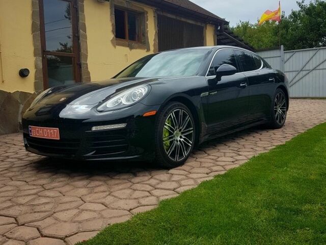 Чорний Порше Panamera, об'ємом двигуна 3 л та пробігом 185 тис. км за 28552 $, фото 1 на Automoto.ua