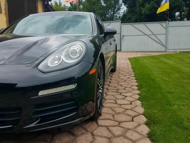 Чорний Порше Panamera, об'ємом двигуна 3 л та пробігом 185 тис. км за 28552 $, фото 3 на Automoto.ua