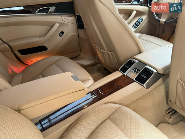 Коричневый Порше Панамера, объемом двигателя 3.61 л и пробегом 81 тыс. км за 21500 $, фото 27 на Automoto.ua