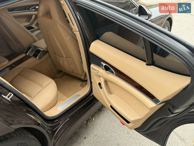 Коричневый Порше Панамера, объемом двигателя 3.61 л и пробегом 81 тыс. км за 21500 $, фото 25 на Automoto.ua