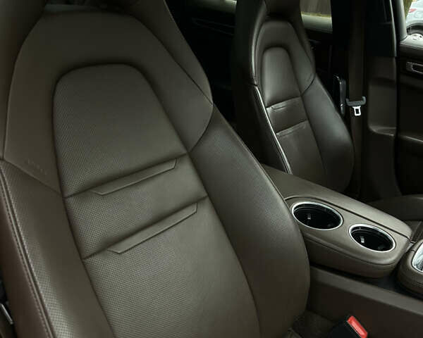 Коричневий Порше Panamera, об'ємом двигуна 3 л та пробігом 80 тис. км за 50500 $, фото 16 на Automoto.ua