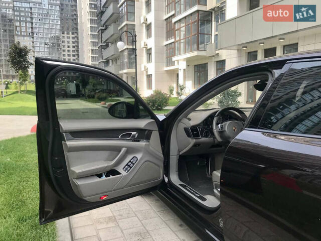 Коричневый Порше Панамера, объемом двигателя 4.8 л и пробегом 152 тыс. км за 26500 $, фото 13 на Automoto.ua