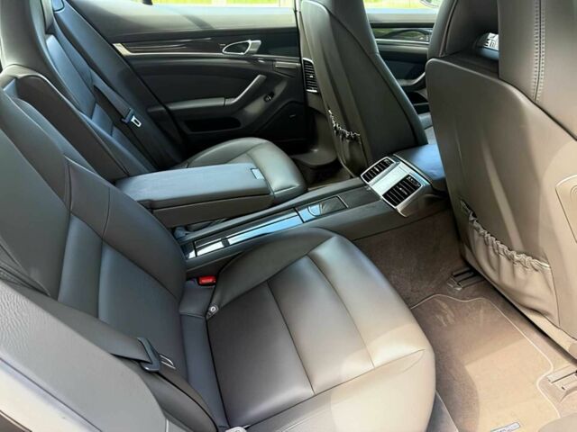 Коричневий Порше Panamera, об'ємом двигуна 3 л та пробігом 73 тис. км за 10900 $, фото 14 на Automoto.ua